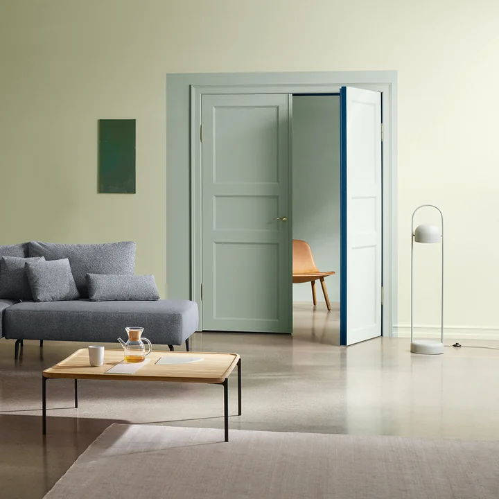 Quay vloerlamp, Eva Solo Abalone Lounge Chair , Savoye salontafel (rechthoekig) en Yoga Modular Sofa by Eva Solo