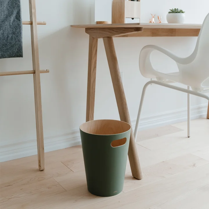 Prullenbak van Umbra in sparrenhout