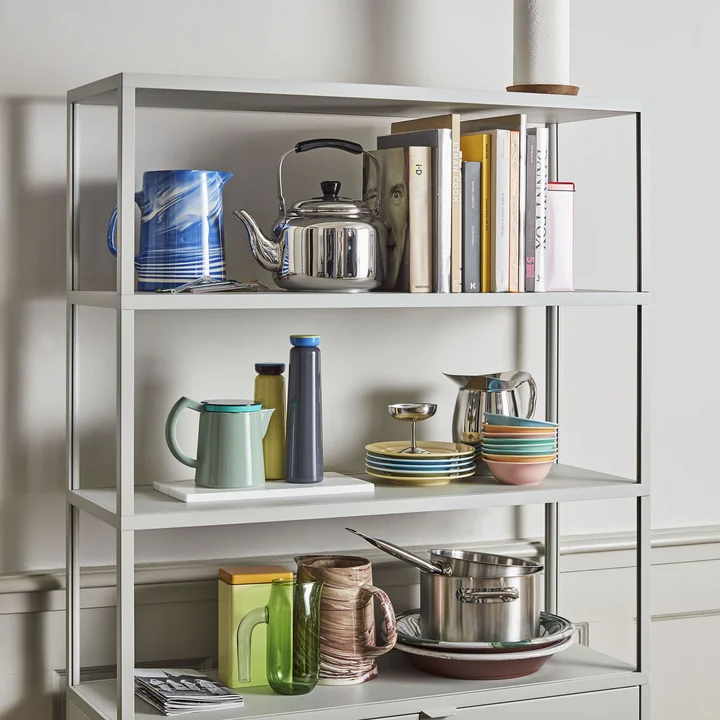 Diverse gebruiksvoorwerpen van HAY op de plank New Order