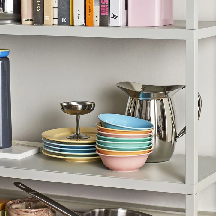 Indiase stalen karaf, Rainbow en bord en Italiaanse ijskom van HAY