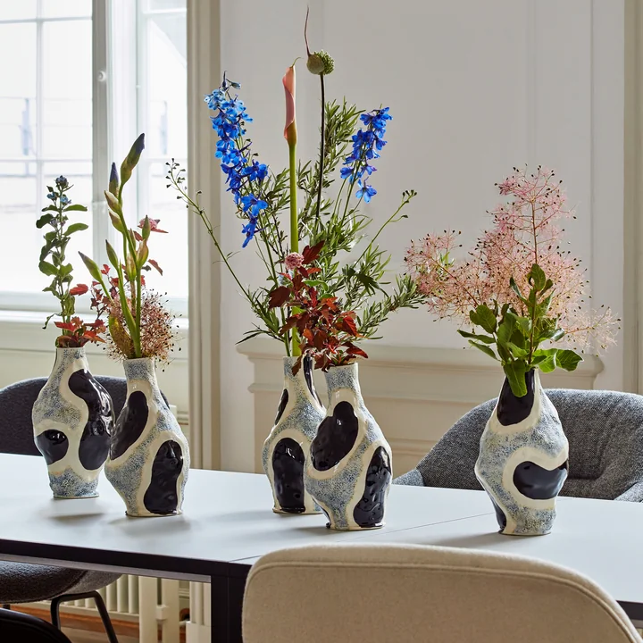 Jessica Hans vaas, Ø 15 x H 27 cm, glanzende koe van HAY met bloemen