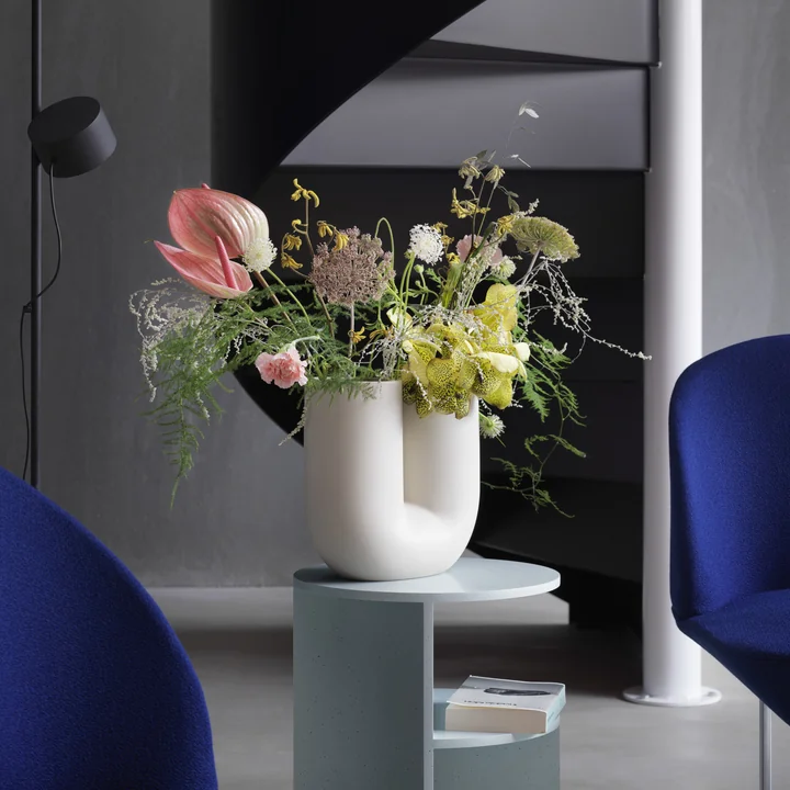 Kink Muuto Vaas uit zand met bloemen