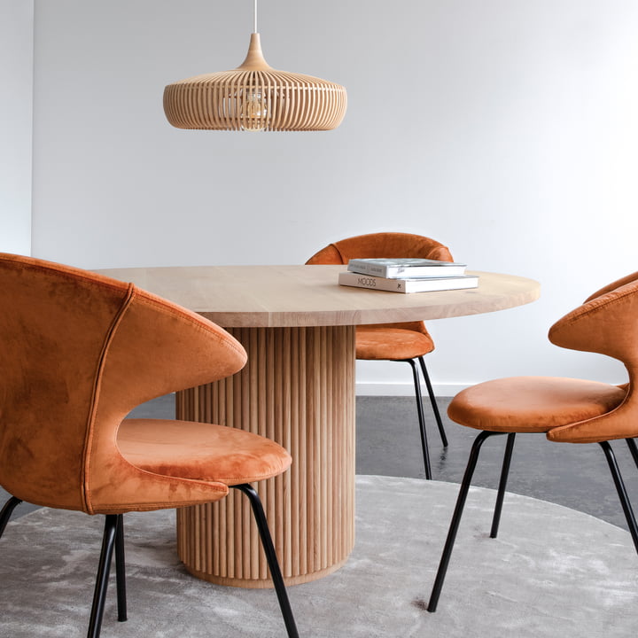 Clava Dine Wood van Umage boven de eettafel