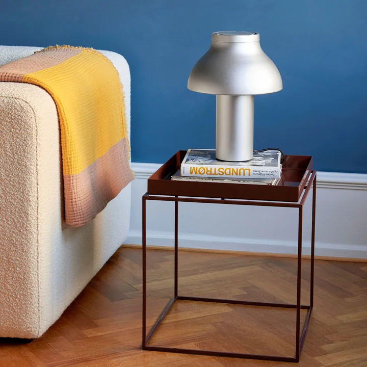 Tray Table 40 x 40 cm van HAY in chocolade glanzend