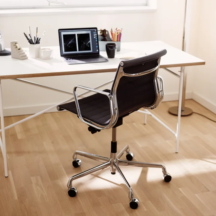 Vitra - Aluminium Group EA 117 Bureaustoel, zwart