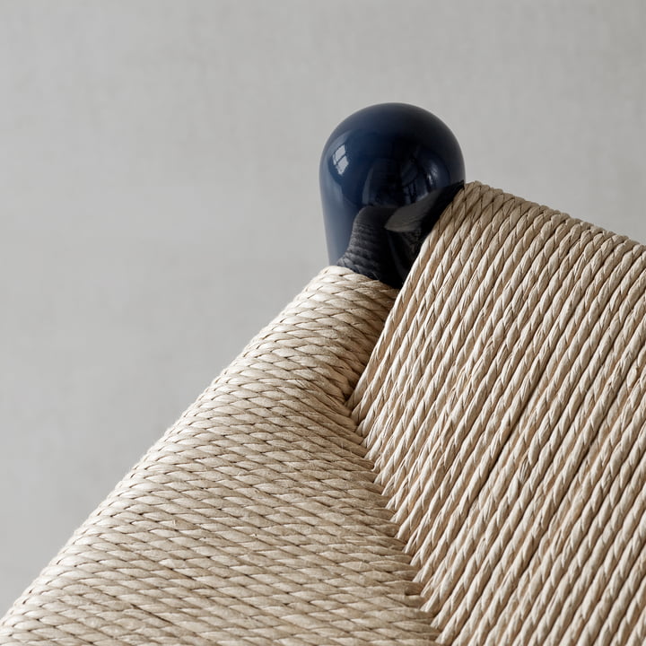 CH24 Wishbone Chair van Carl Hansen in Beuken Glossy Navy Blue / Natural Wicker (Limited Birthday Edition)