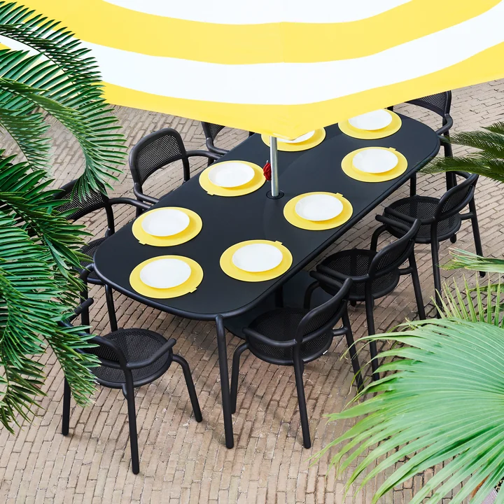 Toní Fauteuil en Toní Tablo tafel van Fatboy