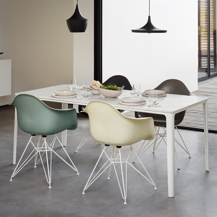 Eames Glasvezelfauteuil DAR van Vitra