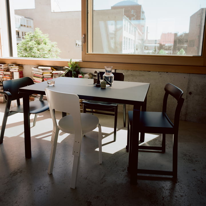 Aslak Chair van Artek aan de eettafel