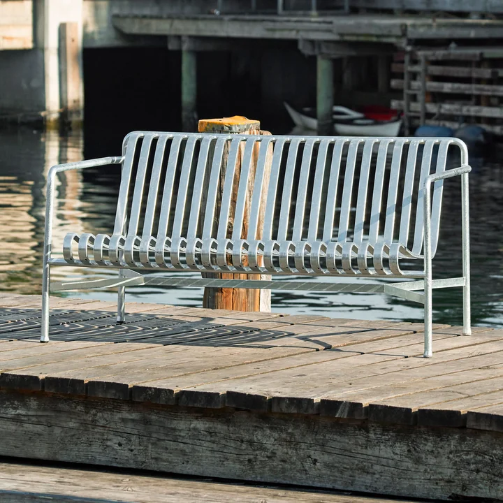 Palissade loungebank van HAY in warm gegalvaniseerd