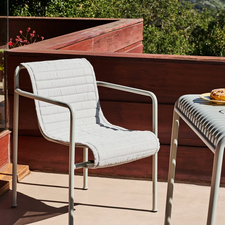 Palissade Eetkamerstoel met Palissade Gewatteerd kussen van HAY