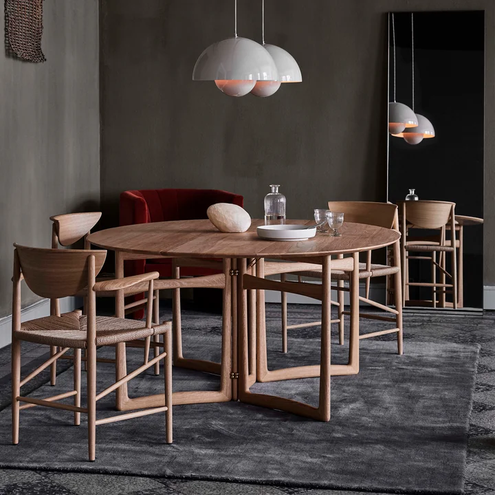 Drawn HM3 stoel en Drawn HM4 armleunstoel van & tradition