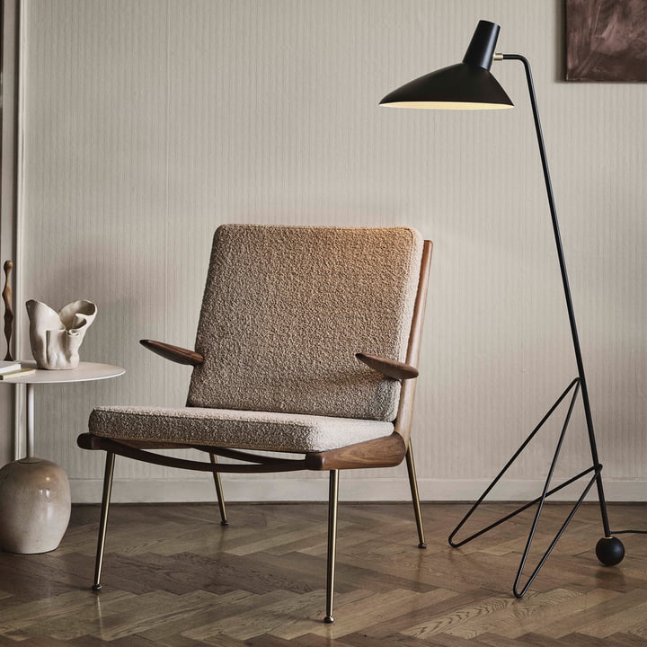 Boomerang HM2 Loungechair en Tripod HM8 vloerlamp van & Tradition