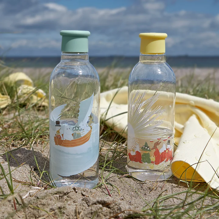 Drink-It Moomin Waterfles 0,75 l van Rig-Tig by Stelton in geel en stofgroen
