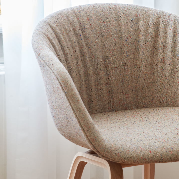 About A Chair AAC 23 Soft van Hay in eiken mat gelakt / volledig gestoffeerd Bolgheri LGG60.