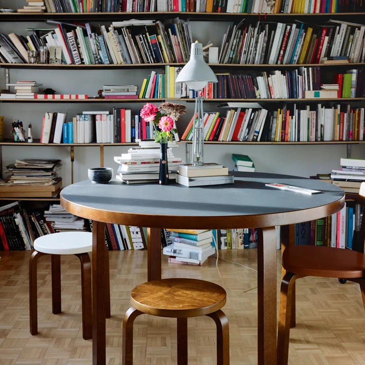 E60 kruk van Artek gebeitst in walnoot