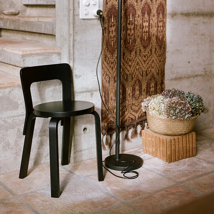 65 stoel van Artek in zwart