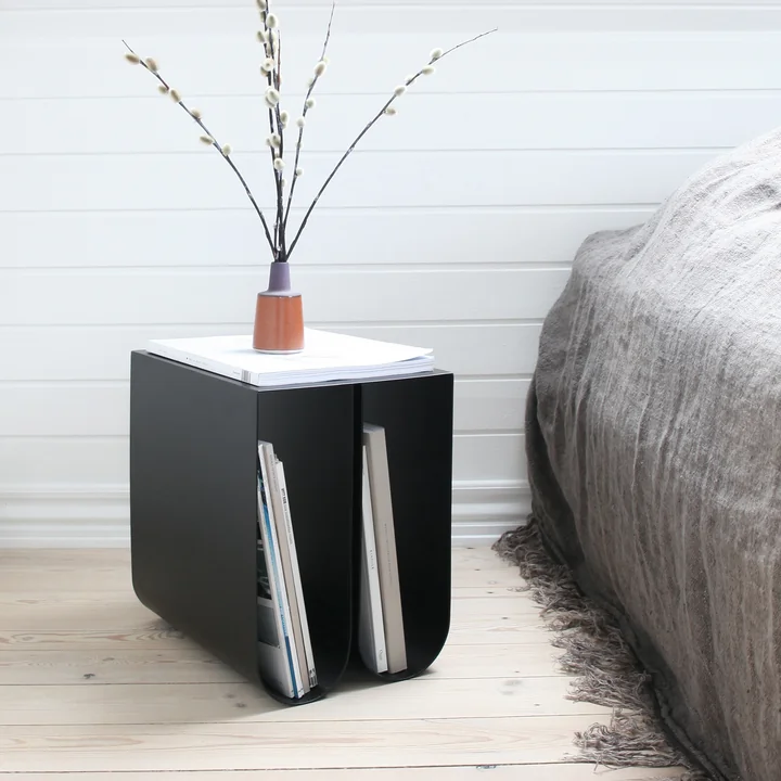 Curved bijzettafel van Kristina Dam Studio in zwart