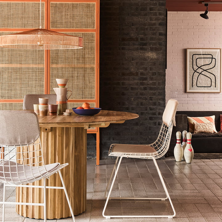 Draadstoel, Pillar ronde eettafel en Rope hanglamp van HKliving