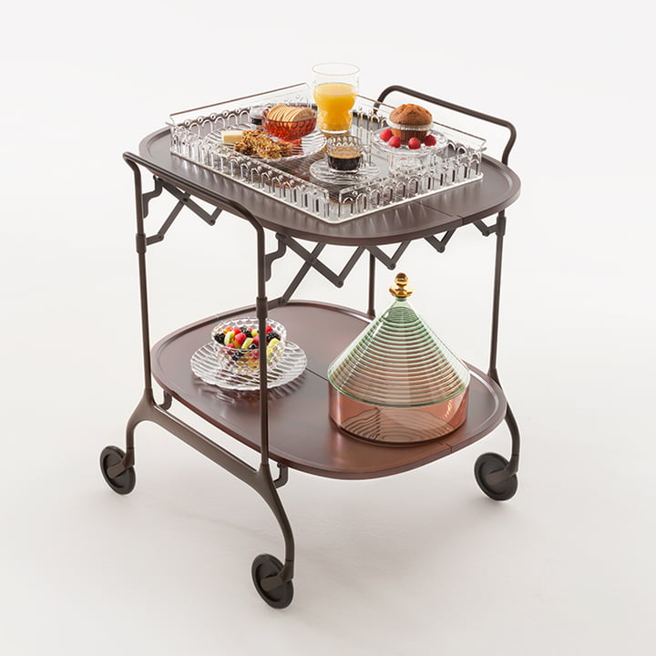 Gastone trolley van Kartell in zwart pruim mat