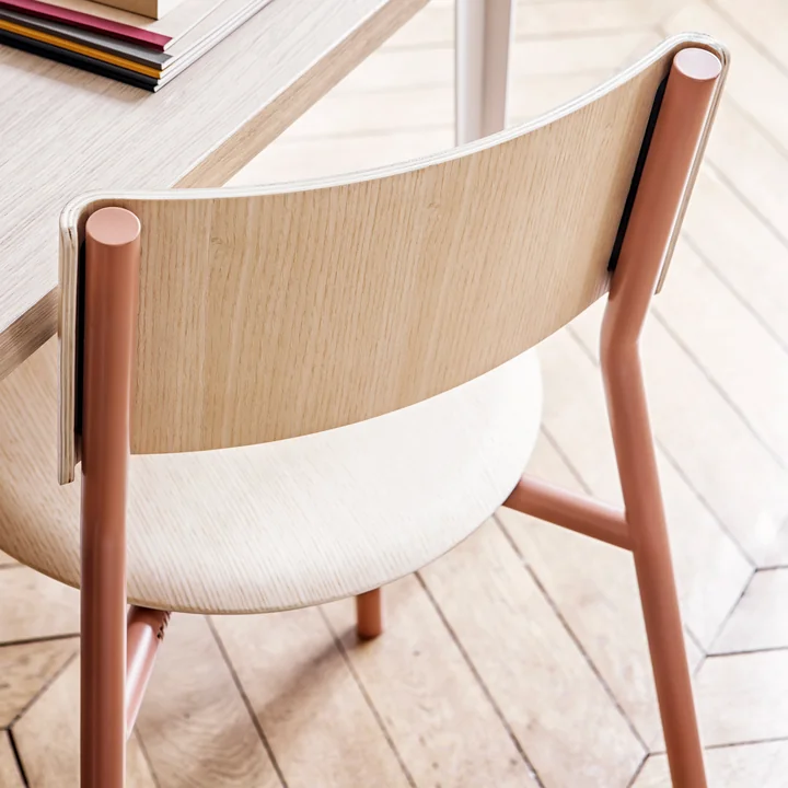 De SSD stoel, eiken, roze van TipToe ziet er licht en kwalitatief tegelijk uit