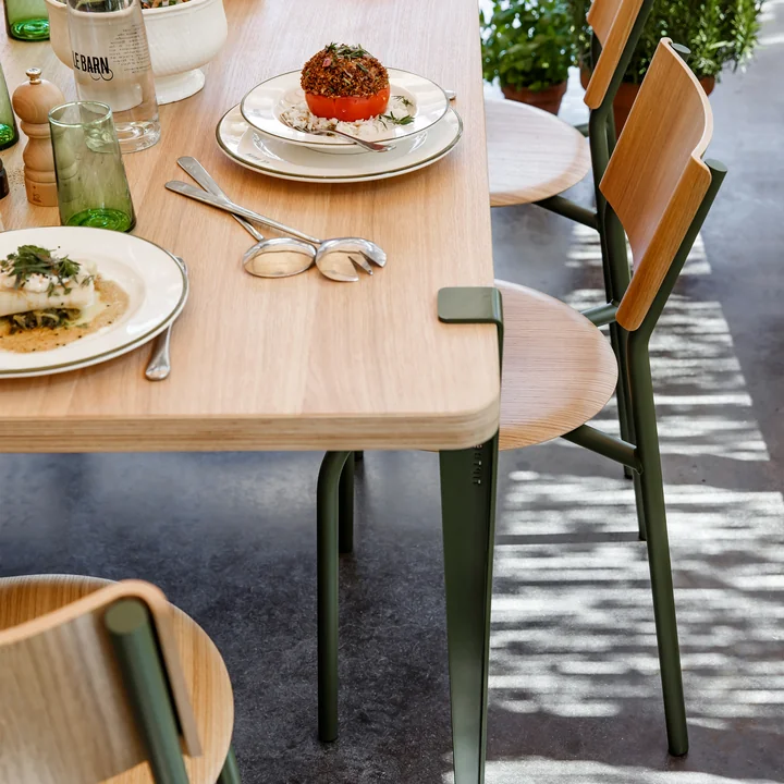 De SSD stoel, eiken, TipToe van TipToe als stoel voor de eettafel met een vergelijkbaar design, ook van TipToe