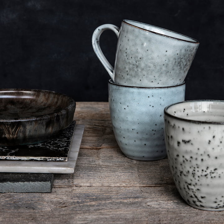 De Rustic beker H 9 cm, grijs-blauw van House Doctor in een landelijke keuken