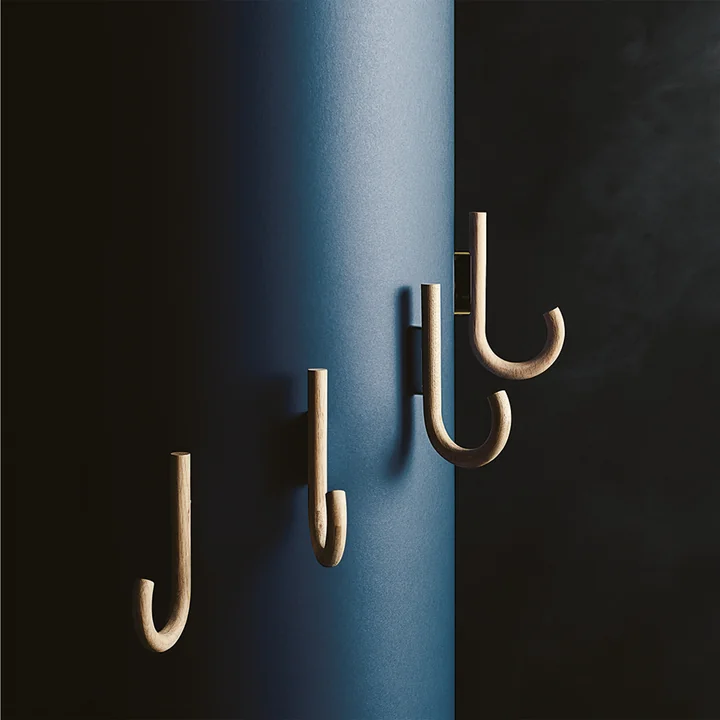 Muurhaken van Gejst op de muur