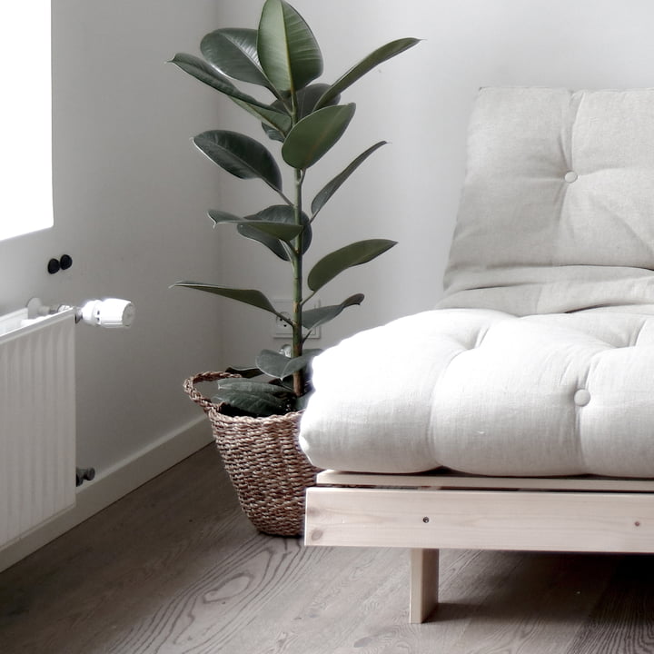 De Roots relaxfauteuil van Karup Design straalt lichtheid en natuurlijkheid uit