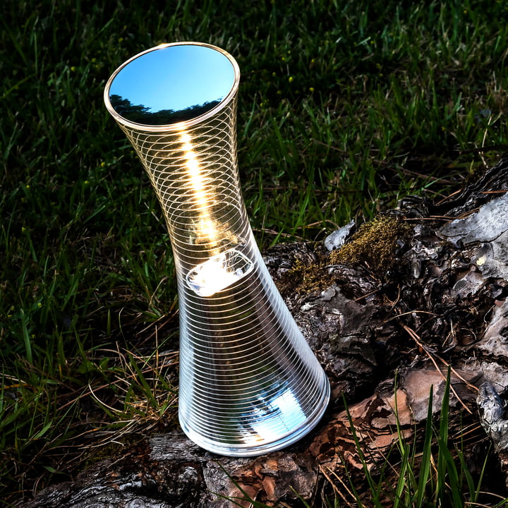 De Come Together batterij LED tafellamp, aluminium van Artemide outdoor