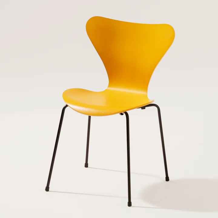 Serie 7 stoel van Fritz Hansen in essenkleurig echt geel / zwart frame