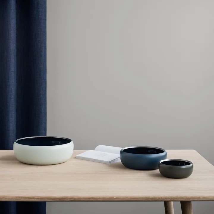 De Ora bowl van Stelton in zijn verschillende versies op de tafel