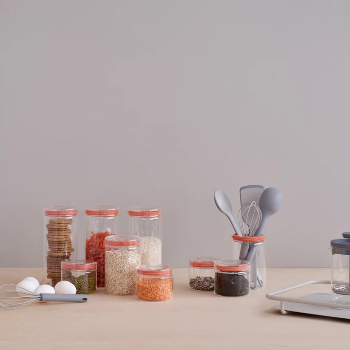De Cook-It keukengadgets van Rig-Tig by Stelton met keukeningrediënten op tafel