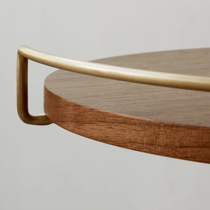 De Umanoff bijzettafel, walnoot / messing van Audo