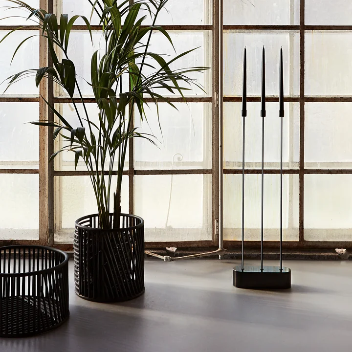 De Grasil kandelaar voor de vloer van naast AYTM een hoge binnenpalm