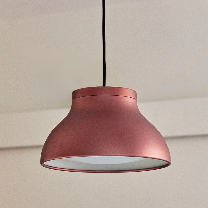De PC hanglamp van HAY in de kleur blush red
