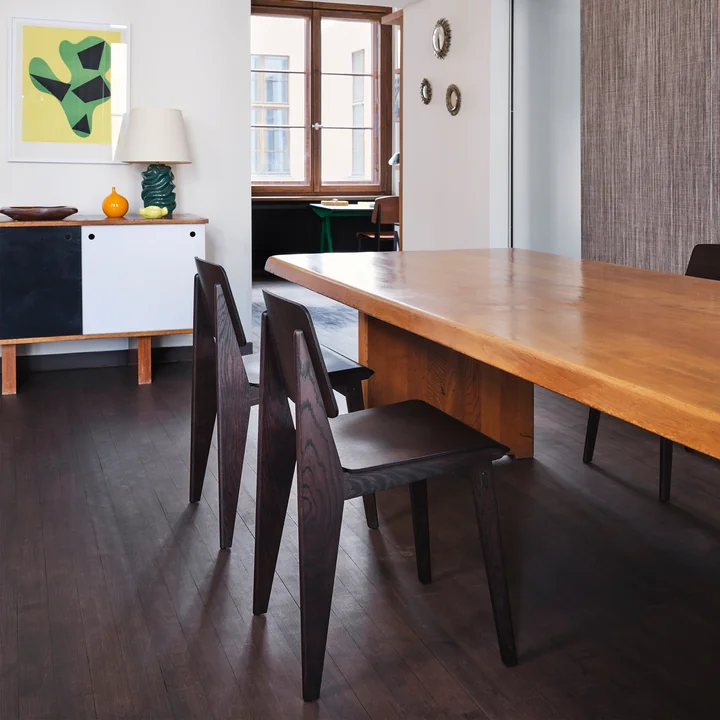 Robuuste houten stoelen voor het hele huis