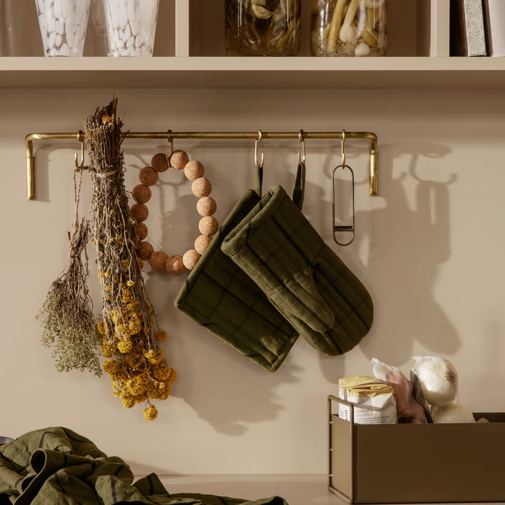 ferm Living - Hale Oven Handschoen, groen/zwart
