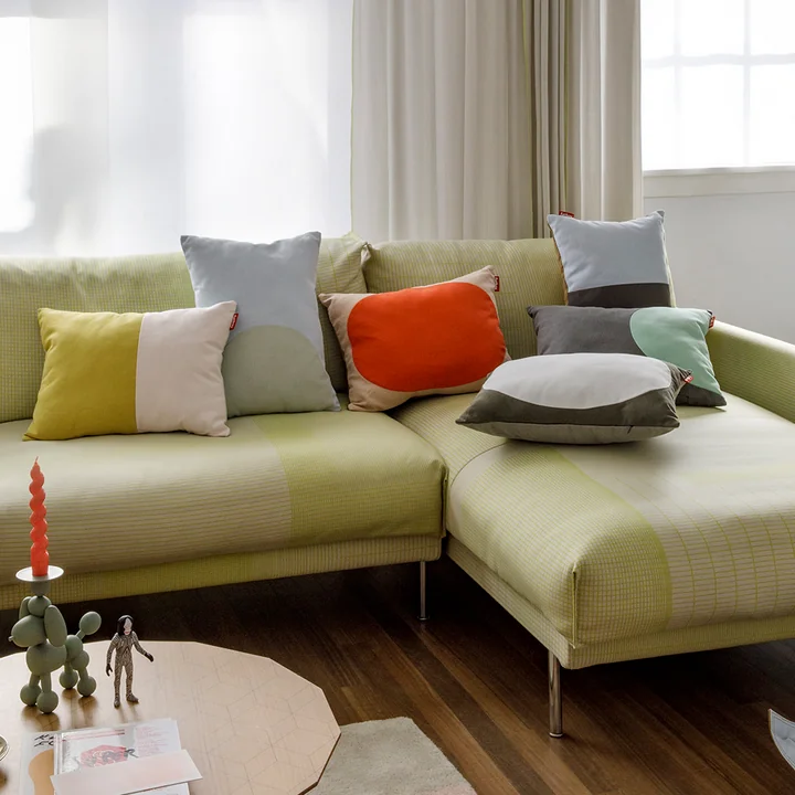 Pop Pillow Kussen van Fatboy op de bank