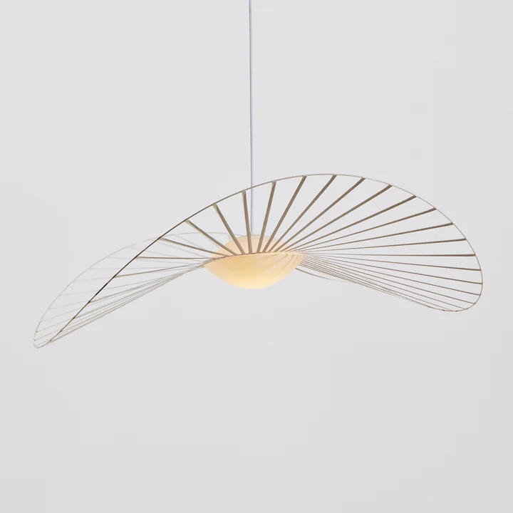 De Vertigo Nova pendelarmatuur van Petite Friture in wit is een eerbetoon aan de ster Nova.