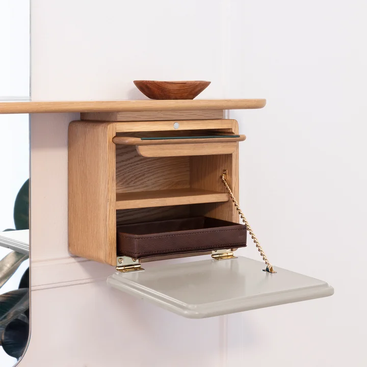 De One More Look spiegel van Umage in eik / parel