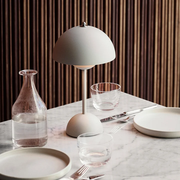 Flowerpot Oplaadbare tafellamp VP9 van & Tradition