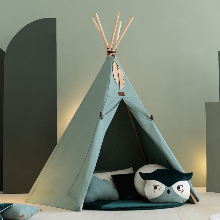 De Nevada Tipi tent & dierenkussens van Nobodinoz zijn speelse en stijlvolle accessoires voor de kinderkamer.