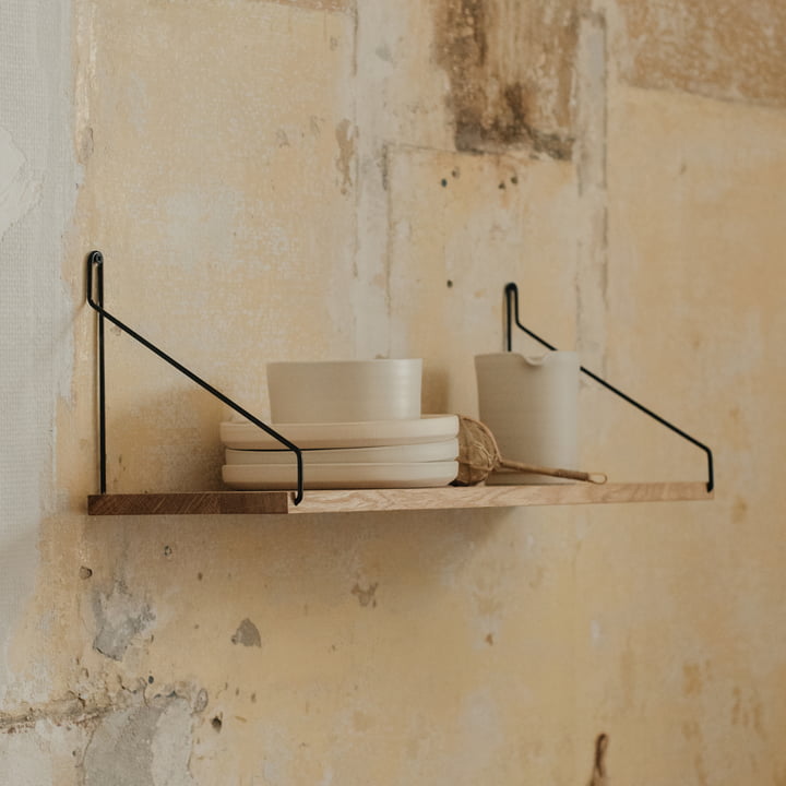 Minimalistische houten planken van Frama - plus Otto servies