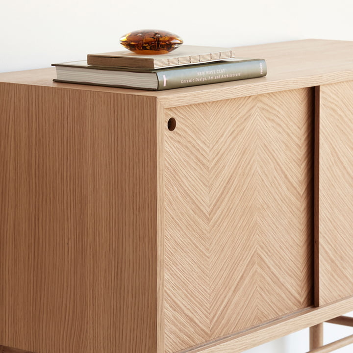 Dressoir met schuifdeuren en stijlvolle houten details