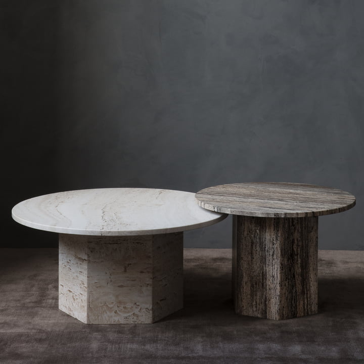De Epic Coffee Table van Gubi in een sombere sfeer