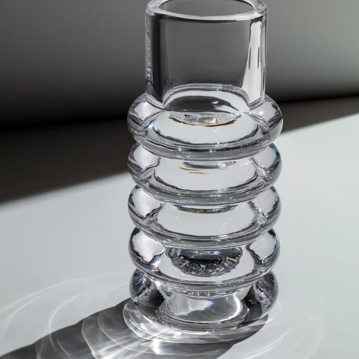 Vaas met opwindende reflecties