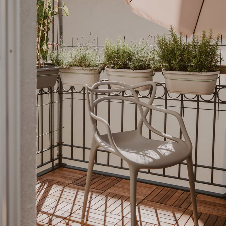 Meesterstoel van Kartell op het balkon van blogger München bij ons