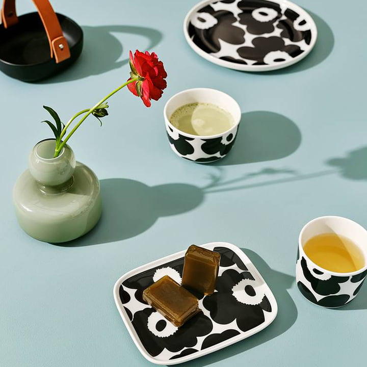 Marimekko Het Unikko-patroon van op dienborden en mokken