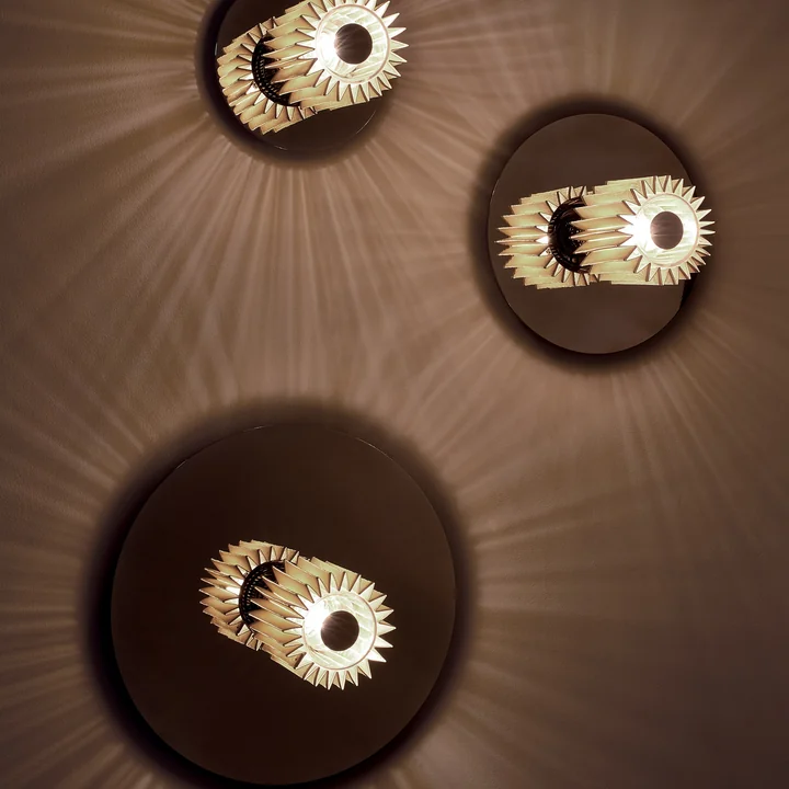 De In the Sun wandlamp van DCW werpt unieke schaduwen.